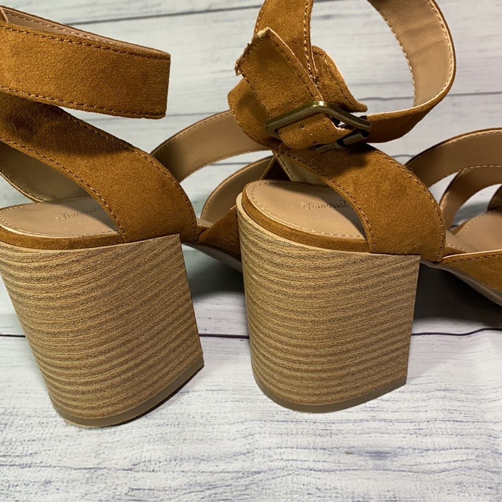 Universal Thread Chunky Heel Sandals Size 7.5 - Picture 12 of 13